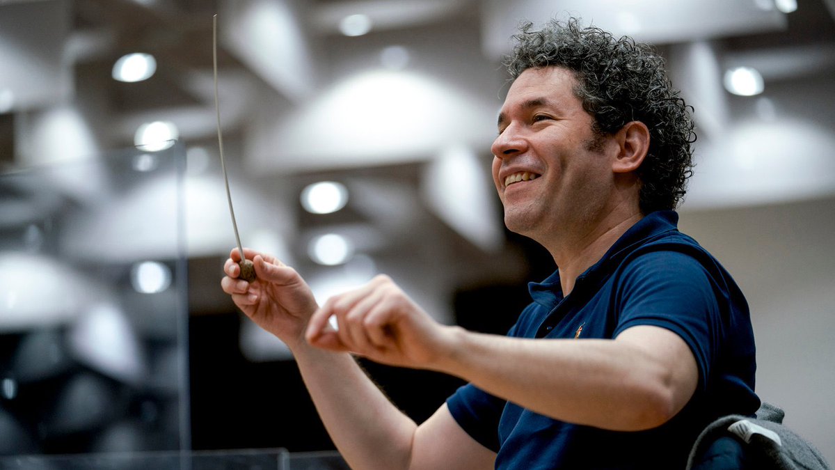 Energía, fuerza y contundencia. El maestro <a href="/GustavoDudamel/">Gustavo Dudamel</a> ya ensaya 'Otello' de Verdi con la Orquesta del Liceu en Barcelona. Será la primera ópera escenificada que Dudamel dirige en España.

A partir del 27 de marzo
📲 liceubarcelona.cat/es/temporada-2…

#OtelloLiceu
#CulturaSegura