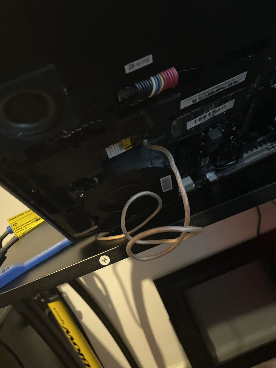 Mikedead12's tweet photo. Just fixing a mate laptop and the charger is broken but you got to inetervice @msigaming @LinusTech #poormanrepair https://t.co/fdnAGaIGK1