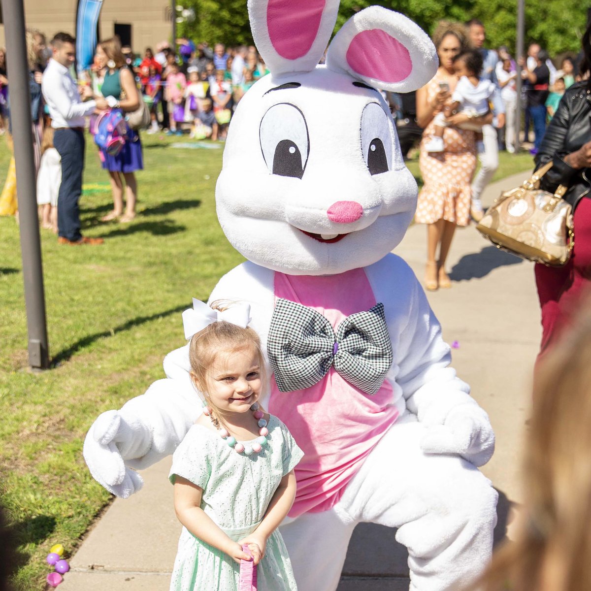 fc's tweet photo. It’s time for a comeback! We warmly welcome you to experience Easter at Fellowship Church as we remember the ultimate comeback of Jesus Christ. Join us for a special Easter celebration with Pastor @EdYoung, inspirational music and a helicopter egg drop and egg hunt for the kids! https://t.co/8PVne95OkE