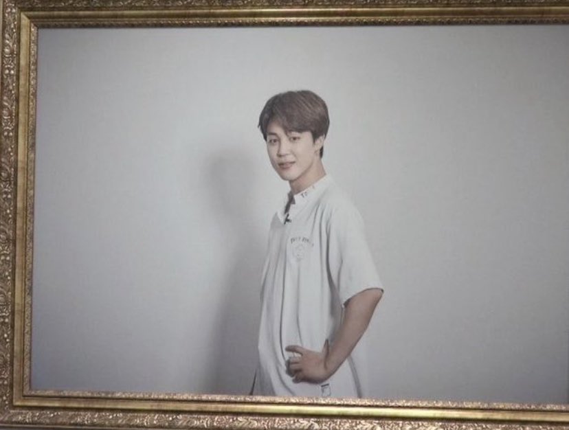 jumb0sw0rld's tweet photo. i don’t care where the next bighit building is as long as they take this with them https://t.co/9kAH7XwOwi