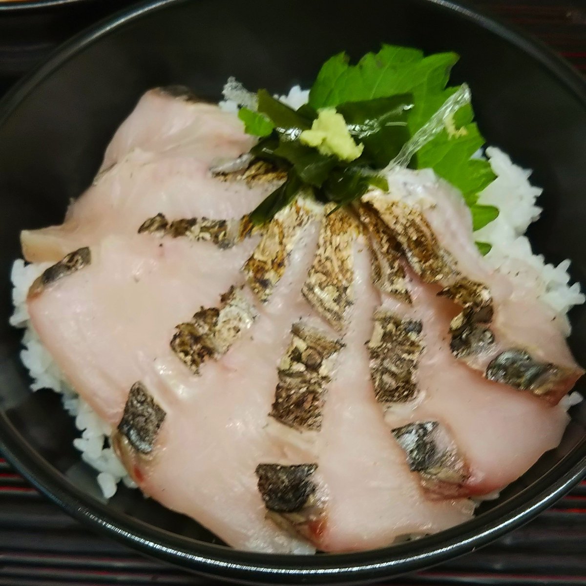 海鮮丼 鈴華 本日のオススメは炙りさわら丼です 旬のさわらは身が柔らかく旨味が強くてとても美味しいですよ 炙った香ばしさもたまりません テイクアウトもできますので是非 茨木 ランチ オススメ テイクアウト 海鮮丼 鈴華 春日商店街 海鮮丼 鈴華 本日のオススメは炙りさわら丼です 旬のさわらは身が柔らかく旨味が強くてとても美味しいですよ 炙った香ばしさもたまりません テイクアウトもできますので是非 茨木 ランチ オススメ テイクアウト 海鮮丼 鈴華 春日商店街