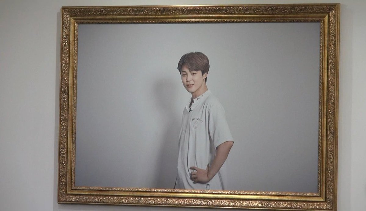 stussyjimin's tweet photo. they better not forget to transfer jimin's frame to the HYBE building 💔 https://t.co/5lzbFXfDJF