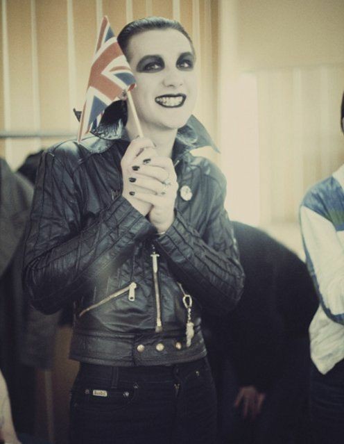 Dave Vanian backstage at the ‘Supersonic’ television show, 1977. Photo by Erica Echenberg

#punk #punks #punkrock #oldschoolpunk #davevanian #thedamned #history #punkrockhistory