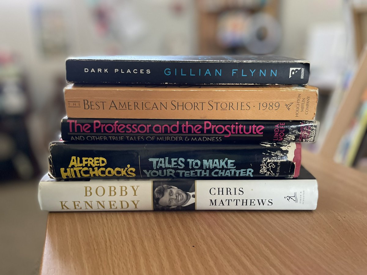 AlicePicLand's tweet photo. Hit up two Goodwill stores yesterday to scour the #books section and was not disappointed. 📚 https://t.co/XIJZMFyRic