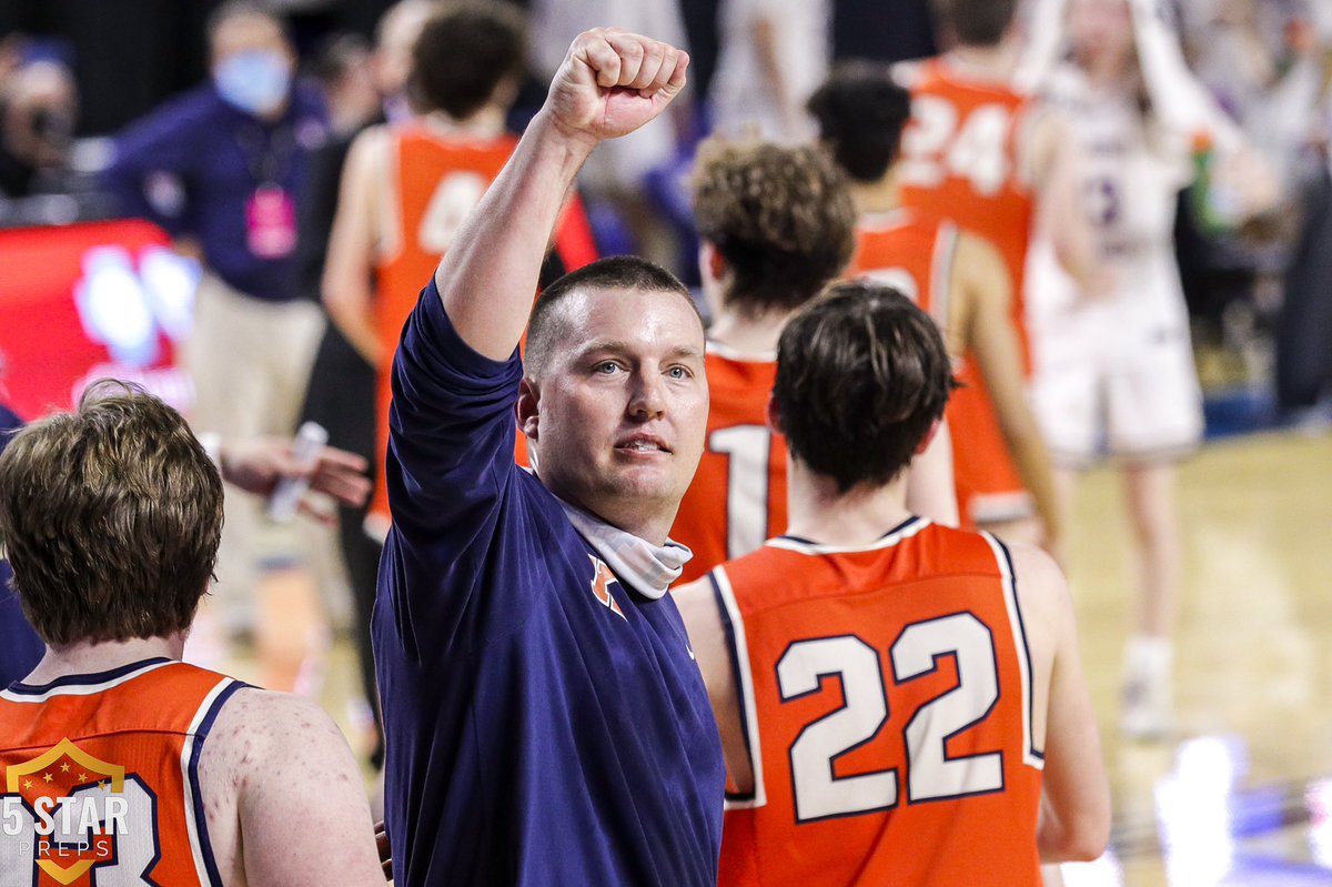 wpickell's tweet image. Awesome job today!  @familyandhoops advancing to the Final 4! Great team win for @brysonboles @WyattHeidle @colbyraymer22 @LuttrellBrady @McnelleyNathan @harper22neal #KingstonFamily #woodshed