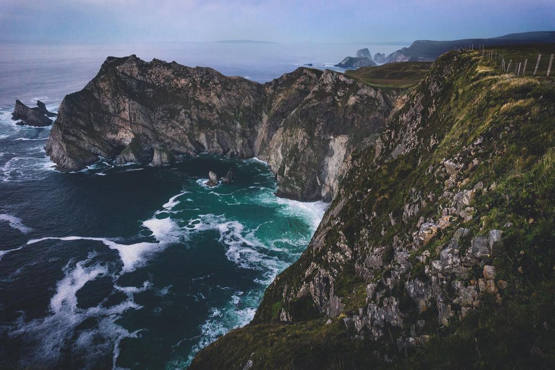 DonegalWeatherC's tweet photo. Glen Head, Glencolmcille, Donegal 

No caption will ever be enough.

#Repost @jakershill

#donegal #ireland #sony #sonyalpha #gaeltacht #sturrall #wawpics #raw_ireland #sea #cliff #landscapephotography #instantirlande #glencolmcille #adventure #walk #HikeNS #wildatlanticway https://t.co/Fz9IN9Gojg