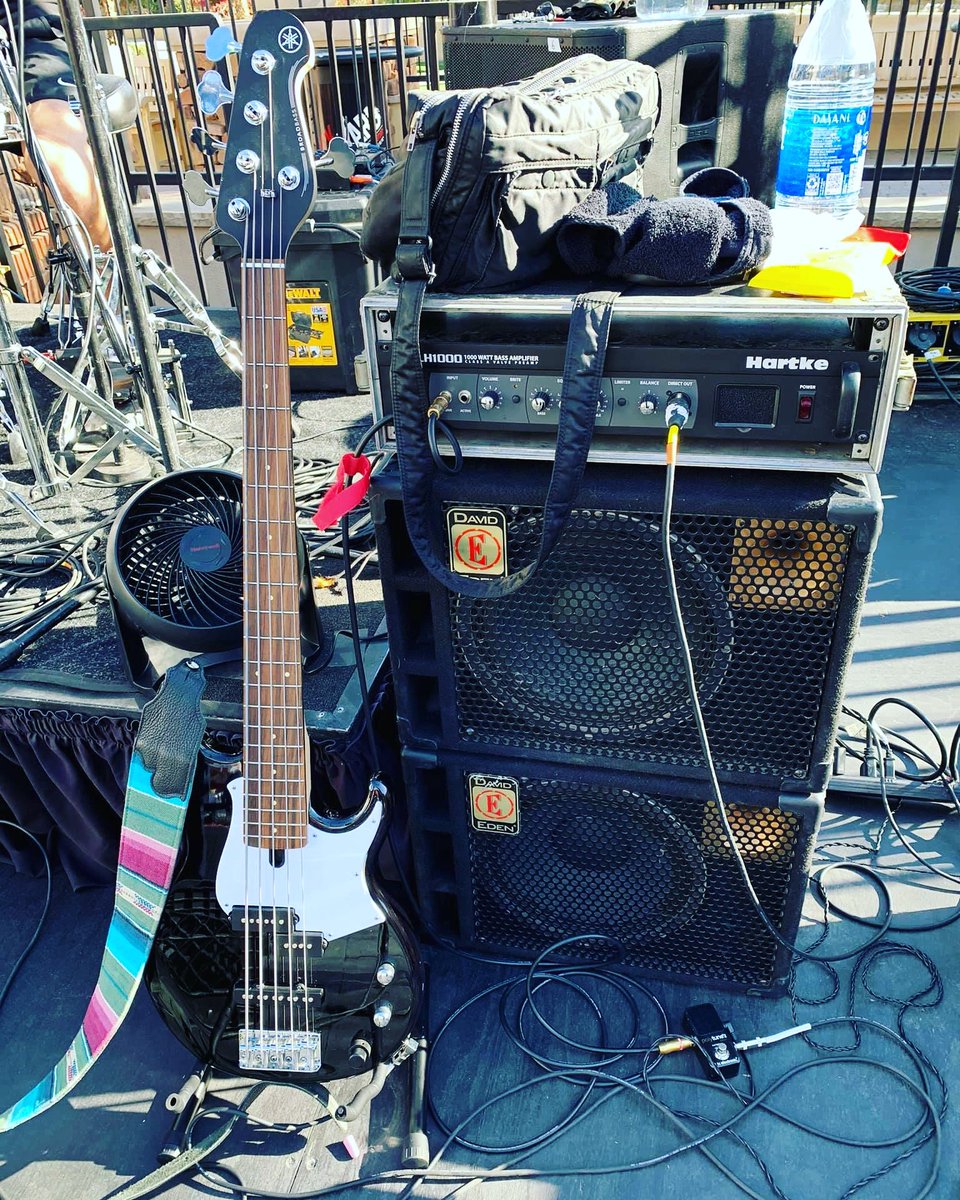 DarrellCBassist's tweet photo. My fun little road rig for my gig in So Cal this week! @edenamps @hartke @YamahaMusicUSA @YamahaGuitars @franklinstrap @BassGuitarWorld @BassPlayerWeb @BassMusicianMag https://t.co/SrU3vPQv1T