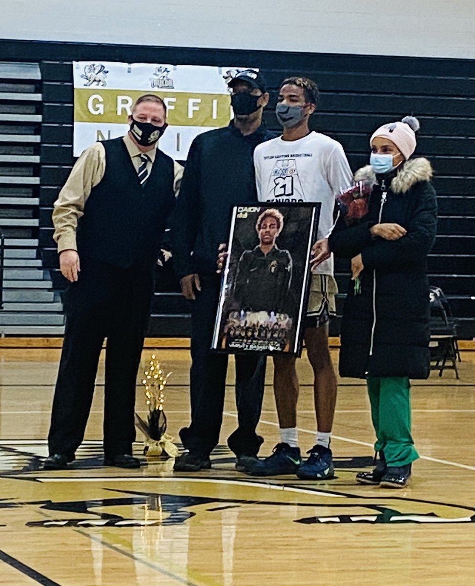 Congratulations <a href="/GriffinHoops/">Taylor HS BBall</a> seniors! #GriffinGrit