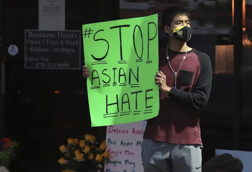 Attacks on Asian-Americans have skyrocketed during the pandemic, driven by Trump's rhetoric. It's urgent to reverse the damage -- for local and national leaders to clearly and forcefully denounce anti-Asian racism, misogyny, and white supremacy. hrw.org/news/2021/03/1…