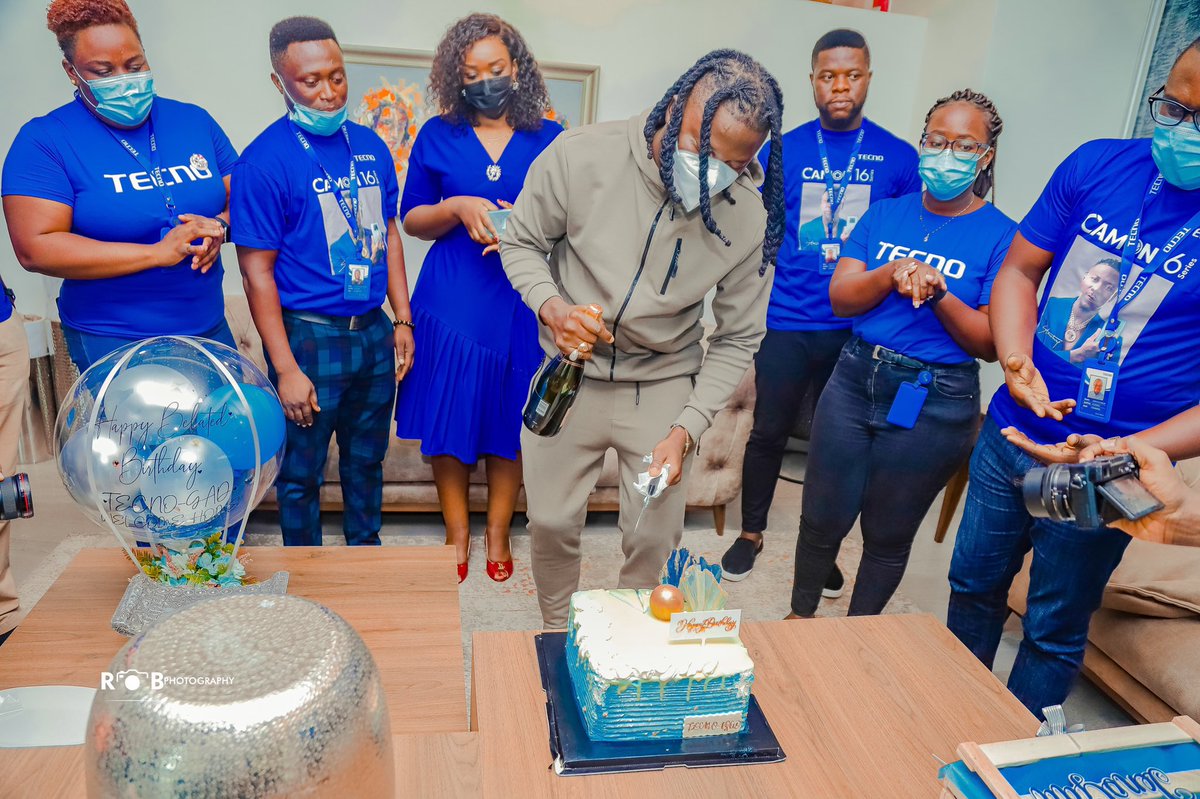 robphotography1's tweet photo. @stonebwoyb Arrives In Ghana From USA. He Was Met On Arrival By Officials Of @tecnomobilegh & Wife @drlouisa_s π₯π₯π₯π₯
#ghhyper #rob #robphotography #ghana #stonebwoy #bhimnation πΈ @robphotographygh @chief.stylz https://t.co/sK7Ckr7gNm