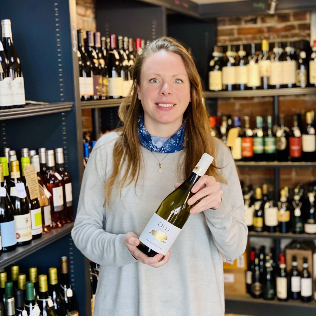 🥂 Start your weekend as you mean to go on
with Yolly's #wineoftheweek ! Fuedo Maccari Grillo
2019 , Sicily, Italy.

👋 Pop in to see Yolly in our Stockbridge shop to
procure yourself a bottle... or three!

#winelovers #winemerchant  #fiveoclocksomewhere  #wineuk #wineoclock