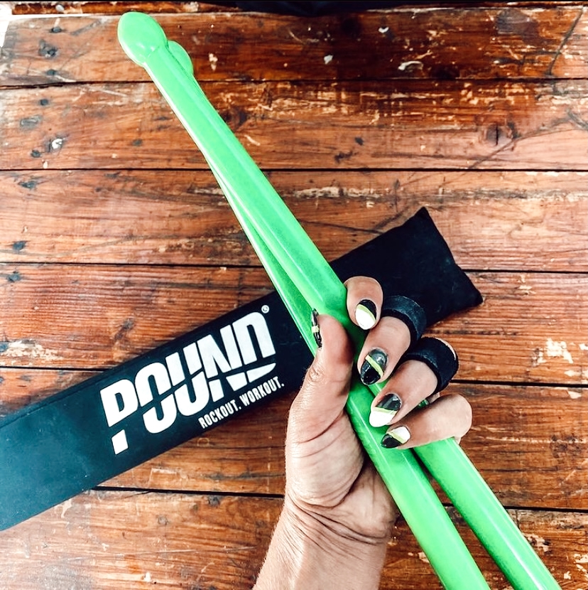POUNDfit's tweet photo. USA, grab your Ripstix! You have 3 chances left this month to make noise! Come rock out with us virtually + earn a NEW title while you’re at it 🤘 #POUNDPro

→ Link below + $30 off using code “ROCKTHRUMARCH”  (good thru 3/19) ⚡

https://t.co/sN7rEUl2RG https://t.co/rmsBJnhYey