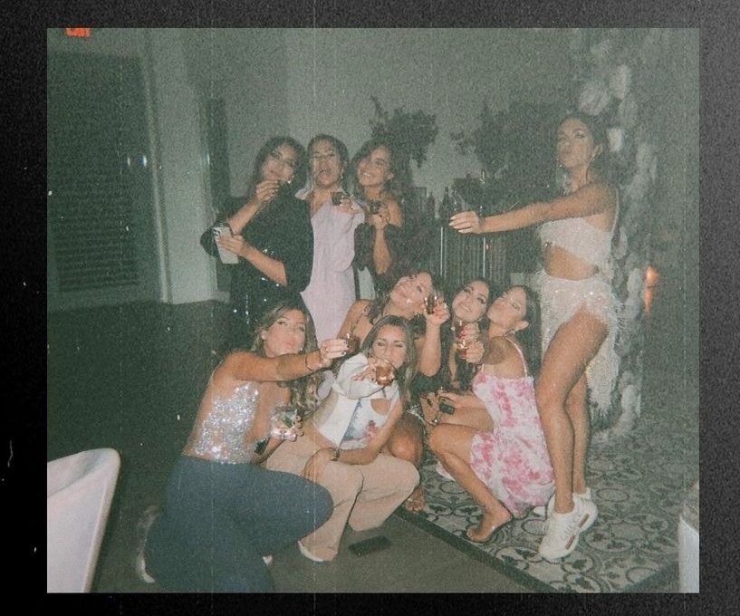 gabsberlingeri's tweet photo. Muy hermosas todas 
@paolapenton @gabs1229 https://t.co/8DspCeANtS