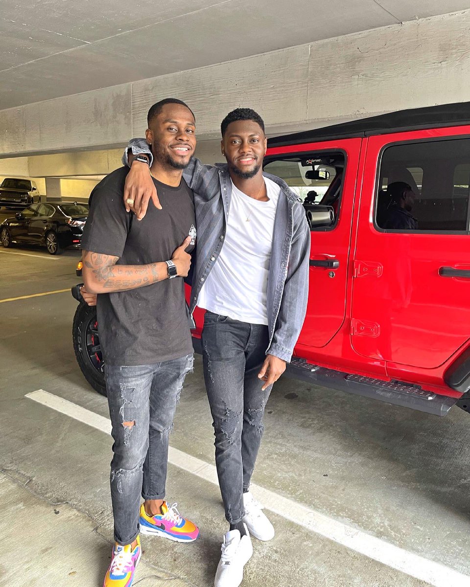 Darren1k's tweet photo. We’ll see what’s about to happen next, Okay? OKAY? 📈🤞🏾
•
•
•
•
• 
#BasicDrakeCaption #NotCreativeEnough #McDonaldsCouldNever #DontCare #Smile #MoreLifeAhead #Bruddas https://t.co/zWPsHfsgcn
