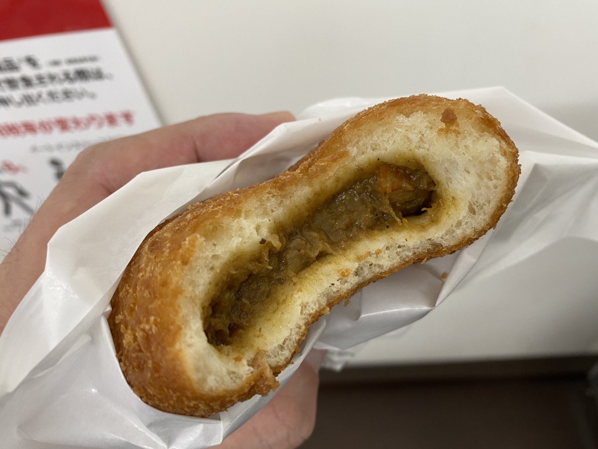 カミヤマd 57日目 朝食 セブンイレブンのやみつきになる スパイス香るカレーパンと 神奈川県限定 お店で揚げたカレーパン そりゃあ お店で揚げた方がやっぱり美味しいですよ 今どきのカレーパンはカレーがたっぷり入ってて良いですな プロテインも