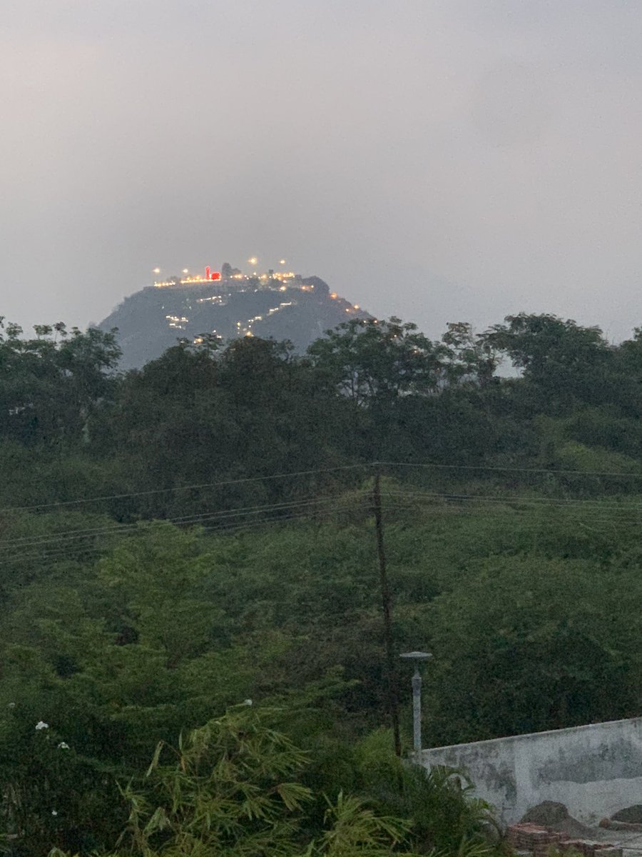 realradikaa's tweet photo. #palani #lordmurugan so many memories , where I shot for my first film #kizhakeypogumrail , life is full of moments, we have to live it . https://t.co/R5MbZCp7zr