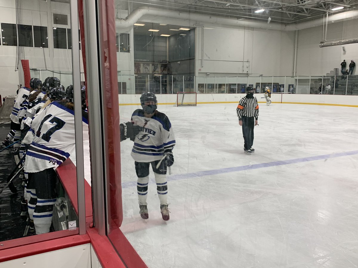 EVHSAthletics's tweet photo. Josie Ellingson makes it 3-1 on a great shot off the rush! Assists to Kelley and Chesek. https://t.co/36fSdUQ5nF
