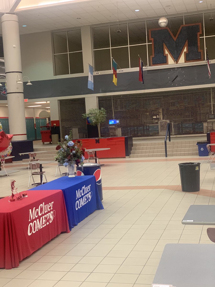 Cgezee's tweet photo. When they Comet Scholars return next week on the 24th, they will scan the QR code to record their individual table numbers to safely social distance and then enter their information so we can effectively contact trace. #McCluer_Comets https://t.co/8ClvsFQMsO