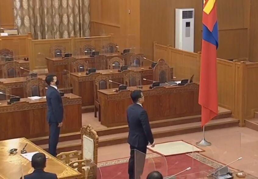 gorkibel's tweet photo. Ийм юманд эгшиглэсэн 
төрийн дууллаа 
харамлах сэтгэл үнэхээр төрлөө. https://t.co/jMbyfHwlsU