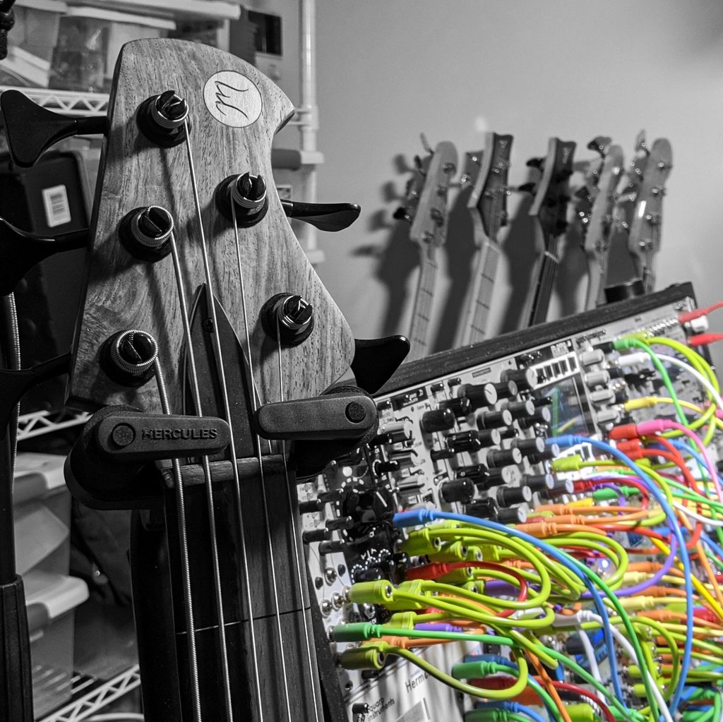 TheEntireRobot's tweet photo. Music happening right now! https://t.co/VGxtmeAnQ8 100% Improvised, 100% I Have No Idea What's Going To Happen, 100% Guaranteed #ElectronicJazzFunkWhatever #Music #LiveMusic #ElectronicMusic #FunkMusic #Robots #Synthesizer #SynthMusic #Eurorack #ModularSynth #DAWLess #Funkface https://t.co/7nbqIFCuNF