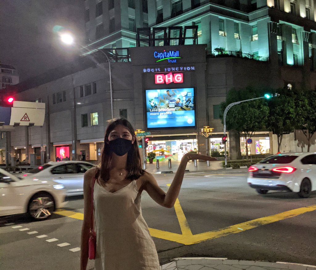 katkatclark's tweet photo. Moved to #Singapore and ran into a @Xero ad after dinner! https://t.co/3mdPmjKxPt