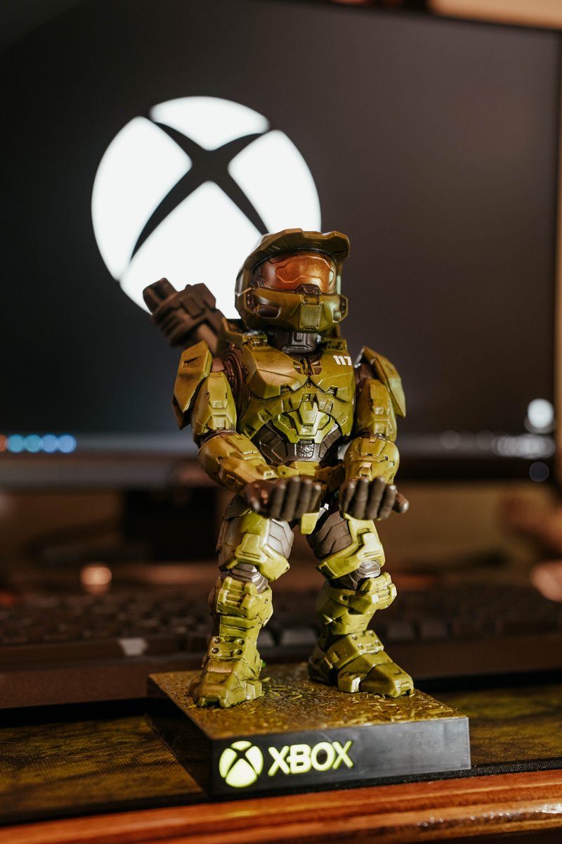 LootCache's tweet image. Check out this awesome Master Chief Controller Holder by @exgpro. This is a @Target exclusive. It looks great holding a custom controller by @ScufGaming!

#Xbox #ScufGaming #ControllerHolder #MasterChief