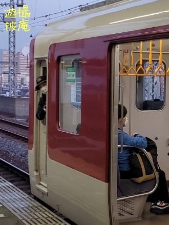 遊撮披庵 安全確認 近鉄電車布施駅のホームに停車中の急行の乗務員室より 安全確認をしている女性車掌さん 近鉄 電車 安全 確認 女性 車掌 遊撮披庵 安全確認 近鉄電車布施駅のホームに停車中の急行の乗務員室より 安全確認をしている女性車掌さん 近鉄 電車 安全 確認 女性 車掌