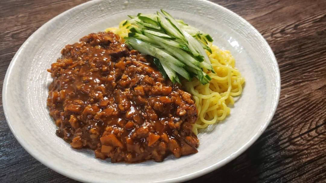 お店に負けない味？！試行錯誤の末に完成したという、絶品「ジャージャー麺」の作り方！