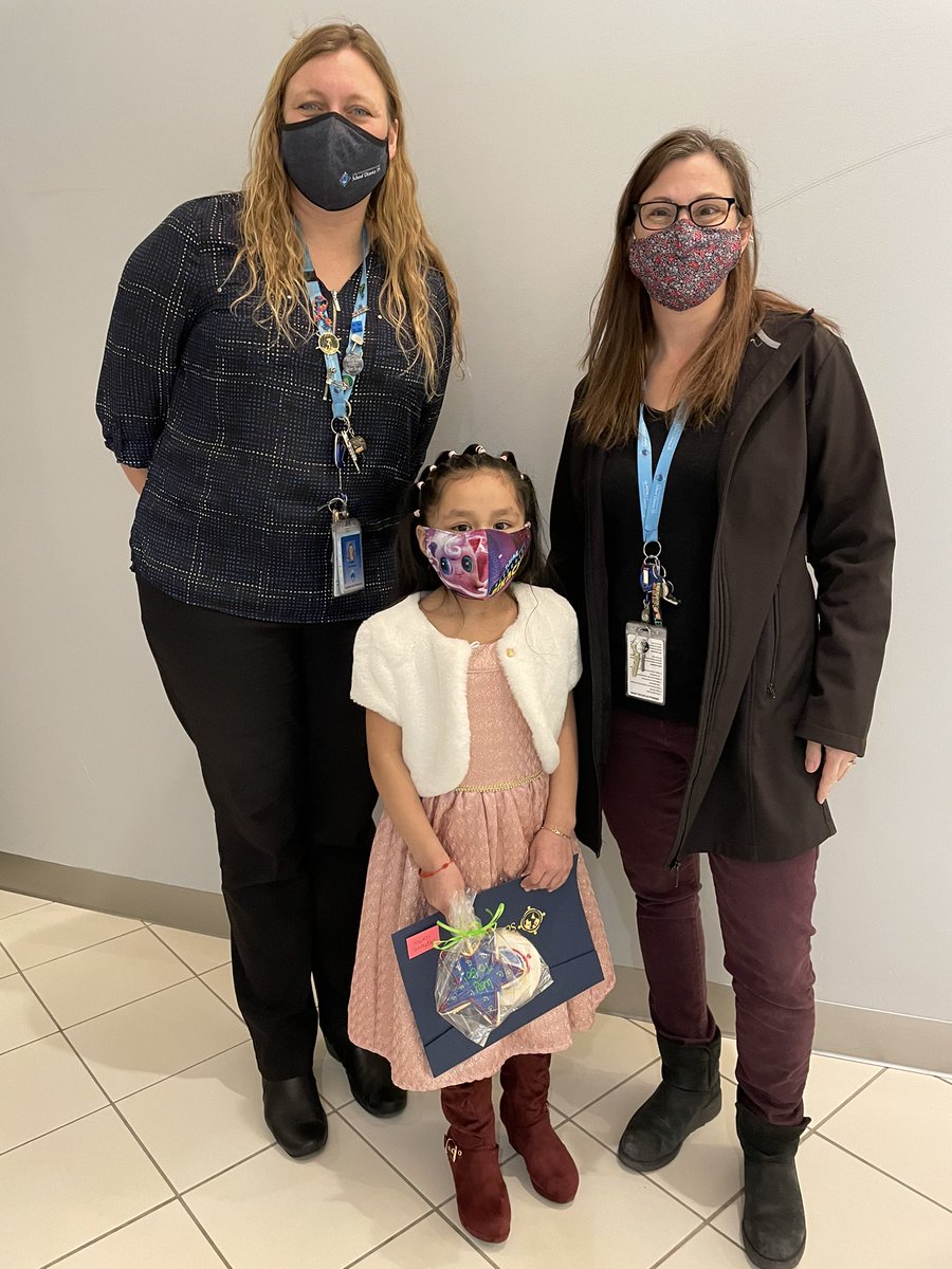 BraaschsBunch's tweet photo. ¡Alumna del mes de Kínder! Student of the month for kindergarten! #SPDragons95 https://t.co/uMTMYS7DWB