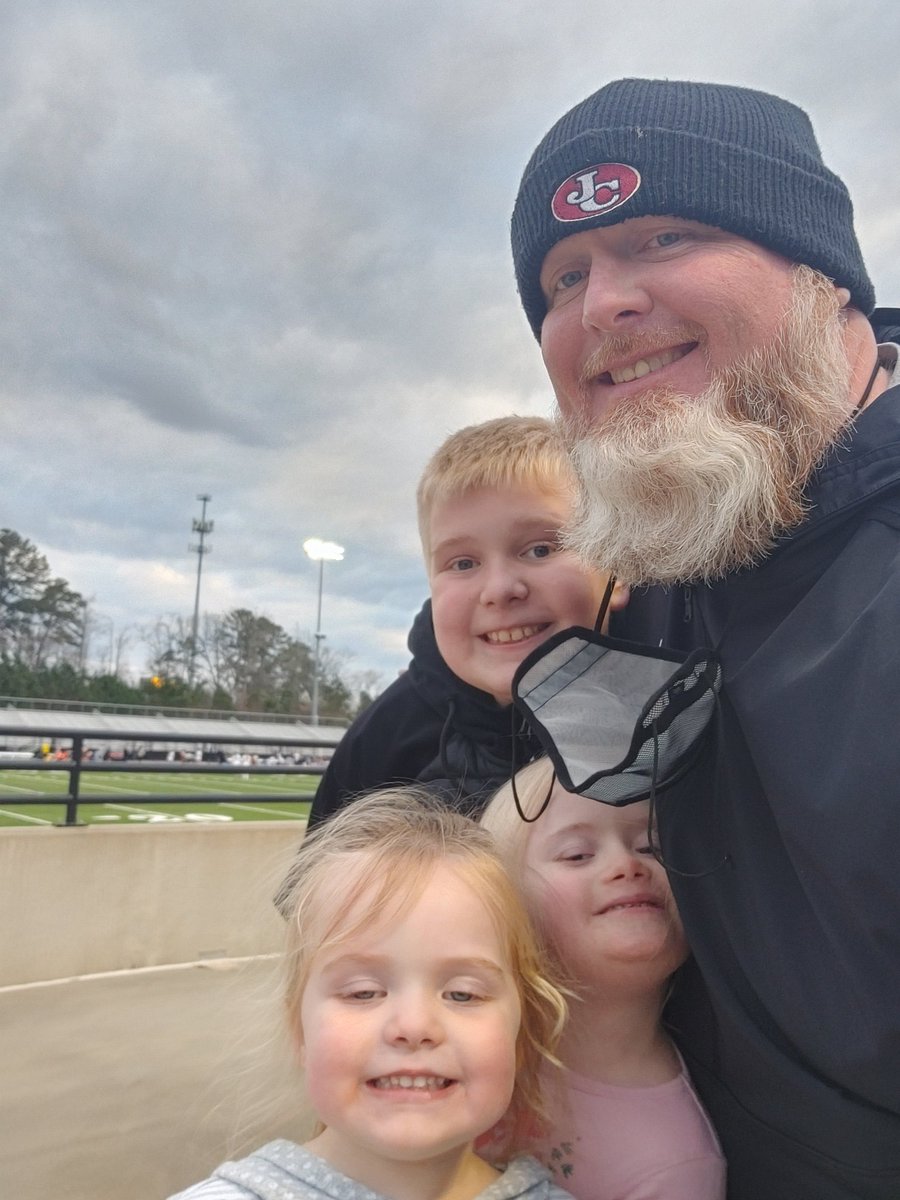 bsweatt60's tweet image. Even though Isabelle couldn&apos;t play,  we had a great time cheering on Mom and those Gladiators!!!! #JustConquer #JCJv @LaurenSweatt