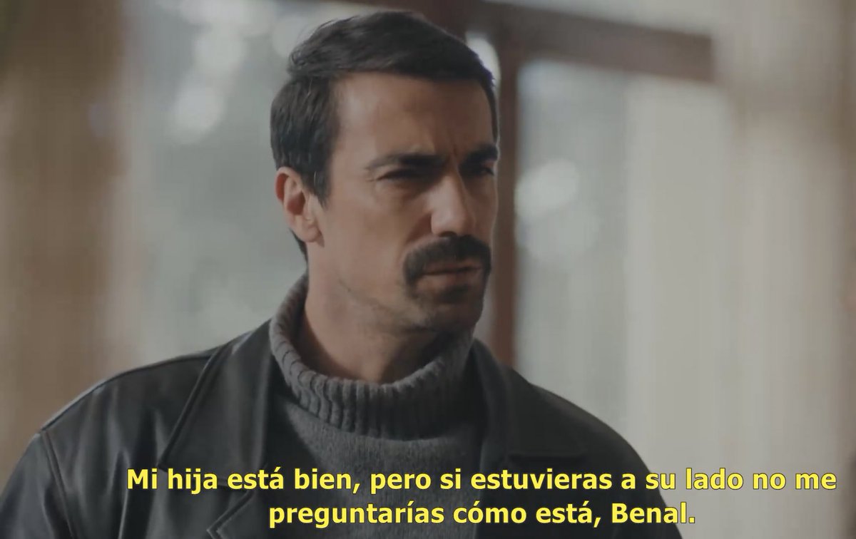 Mc_Say's tweet photo. Esta mujer a la que muchas ahora defienden fue en #DoğduğunEvKaderindir una VERGÜENZA de mujer.
#Benal cuando pudo ABANDONÓ a su hija y tiene la cara de reclamarle algo a #Mehdi???? 
¡Por favor! Descarada 😡
Ni pena me da la hipócrita.

👇🏻Se merece cada palabra que dijo Mehdi 😠 https://t.co/JUXfVMDvoV
