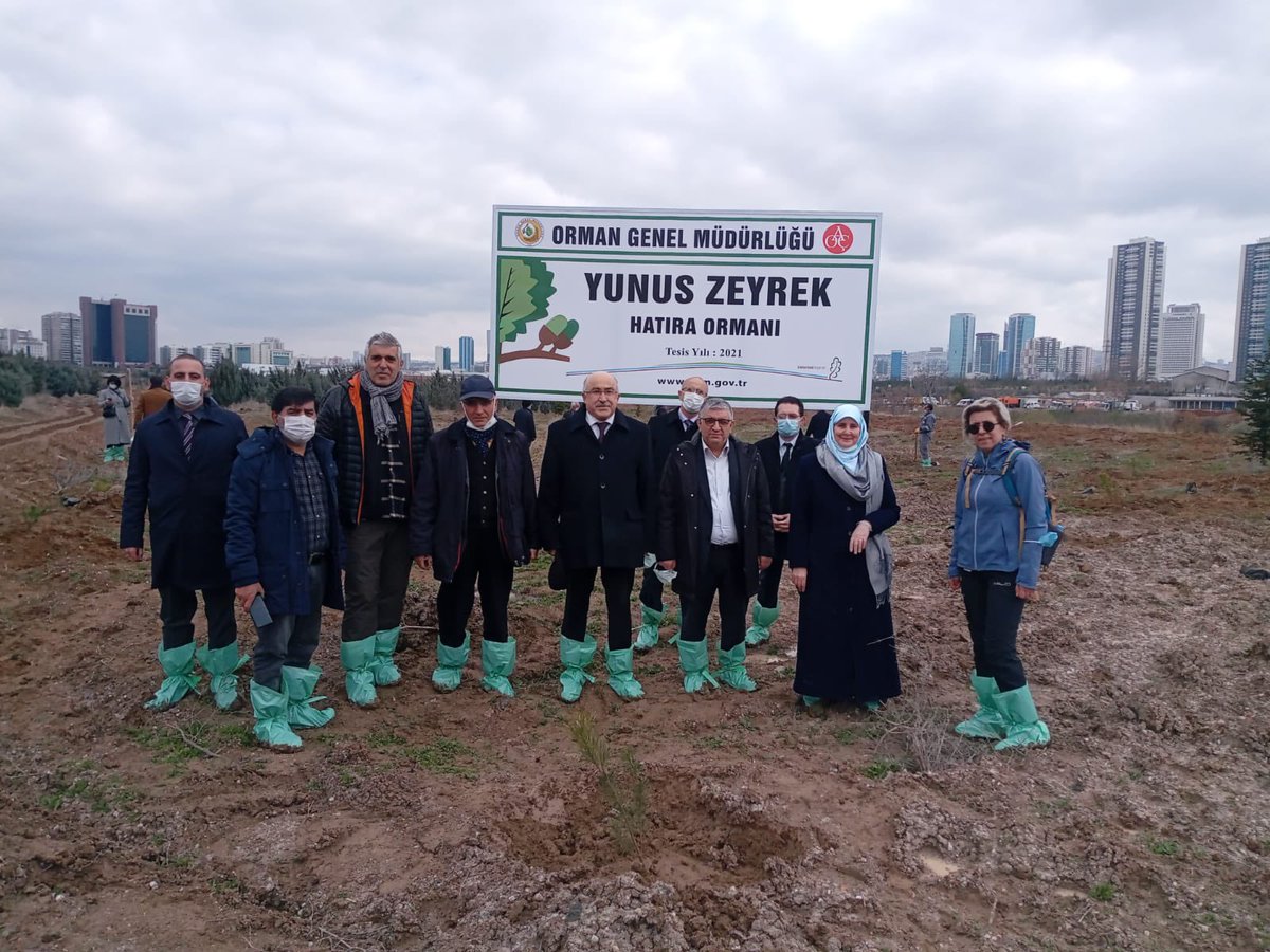 ZeyrekY's tweet photo. Merhum Hocamızın aziz hatırası için, Ankara Atatürk Orman Çiftliği arazisinde, yaklaşık 2 hektarlık alanda 2.000 fidandan oluşan hatıra ormanımızın açılışını bugün yaptık. Bütün dostlarımıza teşekkür ediyoruz. 

Zeyrek Ailesi. https://t.co/yV7UGvaPpV