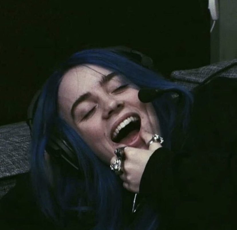your camera roll if billie eilish was your girlfriend: a thread