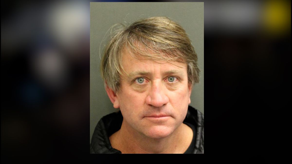 orlandosentinel's tweet photo. ‘I paid $15,000′: Disney World guest says he spent too much to be arrested for refusing temp check https://t.co/xPBT94EuiM https://t.co/v1RrAHk1qm