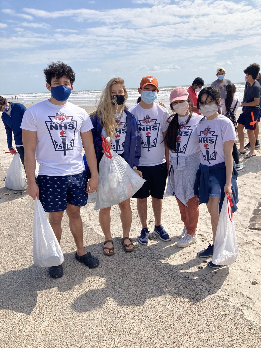 Mamma_Ritchie's tweet photo. 4th Annual VMHS NHS Beach Clean Up COVID style  @ccisd @nhs_njhs #EaglePride #lovethesekids  🦅🦅🦅 https://t.co/O0CNVvzt4a