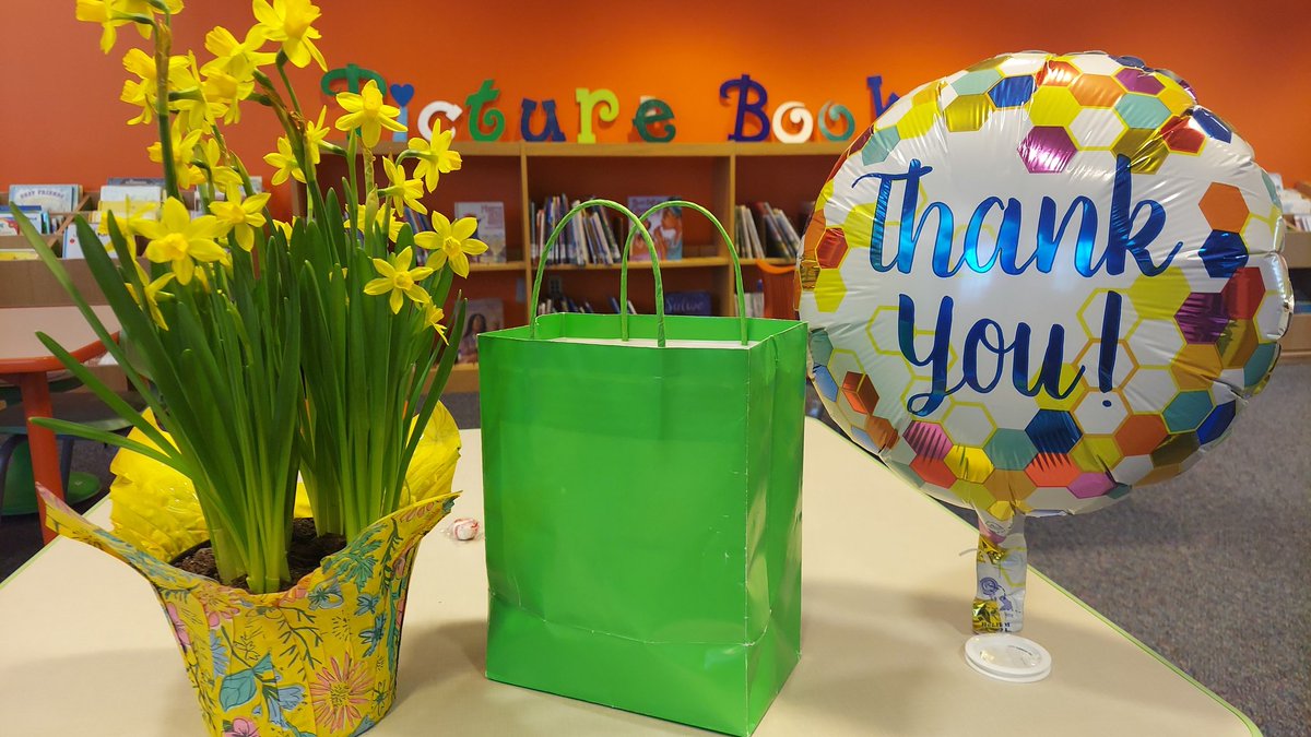 MsNolanMedia's tweet photo. It feels so good to know I am appreciated and loved by my @SlaterPBSA work family!  #myadminteamisbetterthanurs #nationalschoollibrarianday Shout out to @Principal_Kemp @ValueTheirVoice @apmoultrie  &amp; the rest of B6-13 crew for the flowers, balloon, and GC!  U guys are the best! https://t.co/QkwBPGp5PV