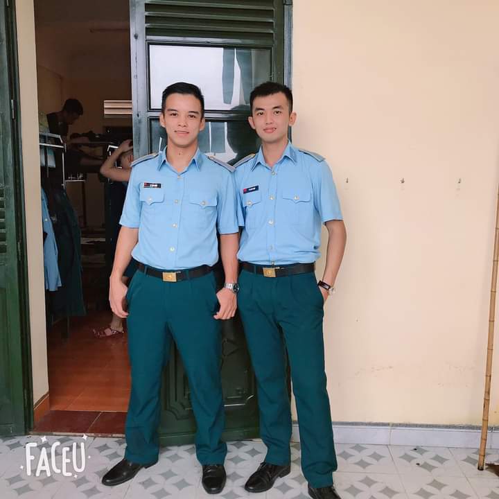 Ai mê sĩ quan phòng không hà nội ko nè, follow có ảnh với clip xã súng nha😜