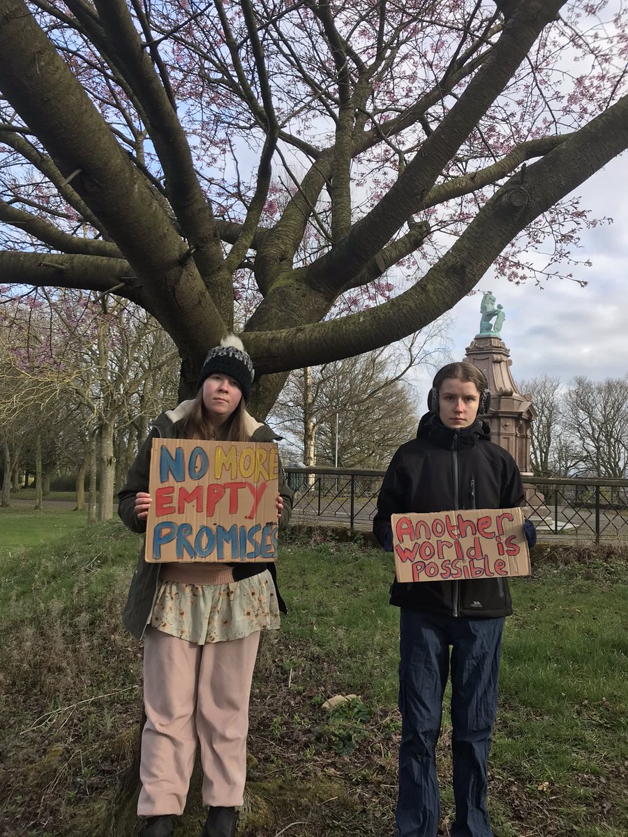 mum_pumpkin's tweet photo. Wk 111 #YouthStrike4Climate #FFF 🏴 Wk 56 #DunfermlineClimateStrike demanding our leaders treat #ClimateCrisis like a crisis! Where R our leaders? #FaceTheClimateEmergency #NoMoreEmptyPromises #ClimateJustice #SocialJustice #PolicyToStopPolluters #SP2021 #Holyrood21 #COP26 🤝🌏 https://t.co/fbDojM6afT