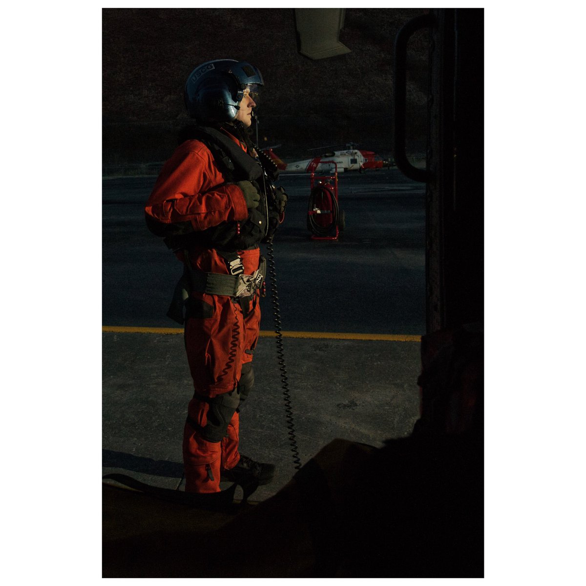 thedanpalen's tweet photo. It’s about timing. Crew happened to be standing still. Used the anti-collision light flash to grab this shot.
#h60 #aviationphotography #uscg #thedanpalen #avgeeks #aviation #rotorhead #flightmechanic #military #fineartphotography #chiaroscuro #chiaroscurophotography #canon5ds https://t.co/5B8l3nhCbL