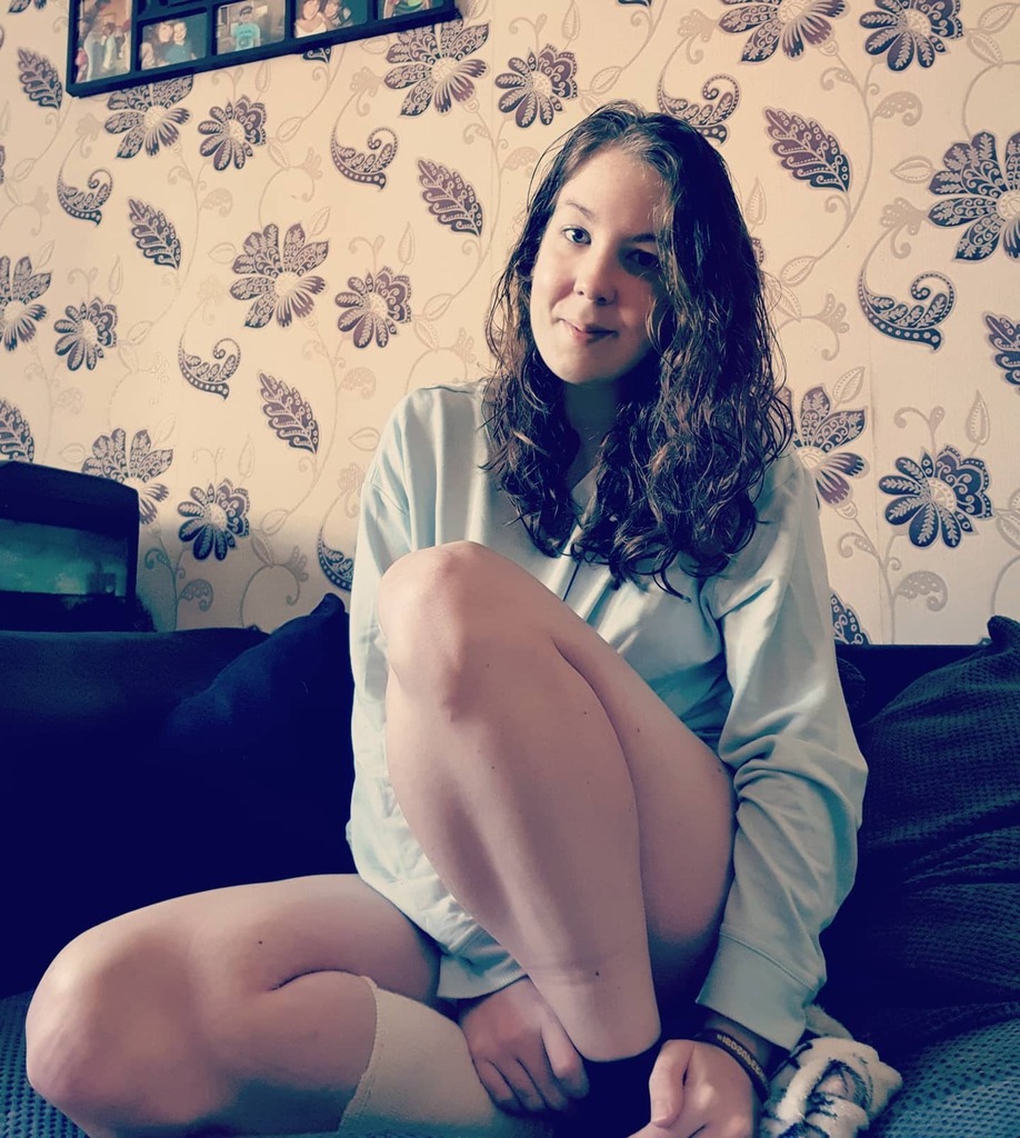 After being furloughed for so long and doing, what feels like nothing - I started working for an agency last week. 
As much as I absolutely love it so much! BUT my body is taking longer to adjust than my brain is. 
Been rubbing voltarol into my joints an… instagr.am/p/CNK1sGjDjLA/