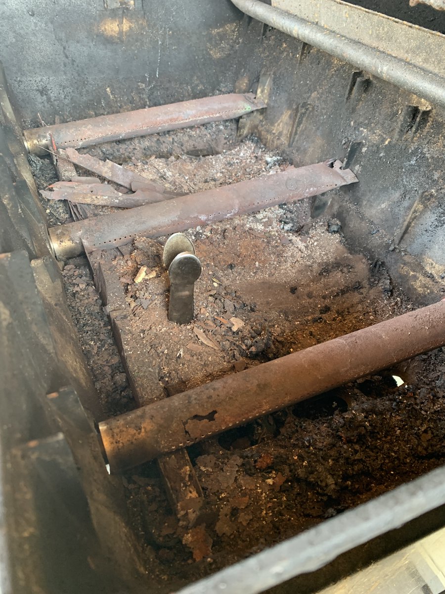 Avanosss's tweet photo. @GrillSpot Very satisfied with your products! I now have an almost brand new 10 years old BBQ!! https://t.co/5a7PWP4LJX