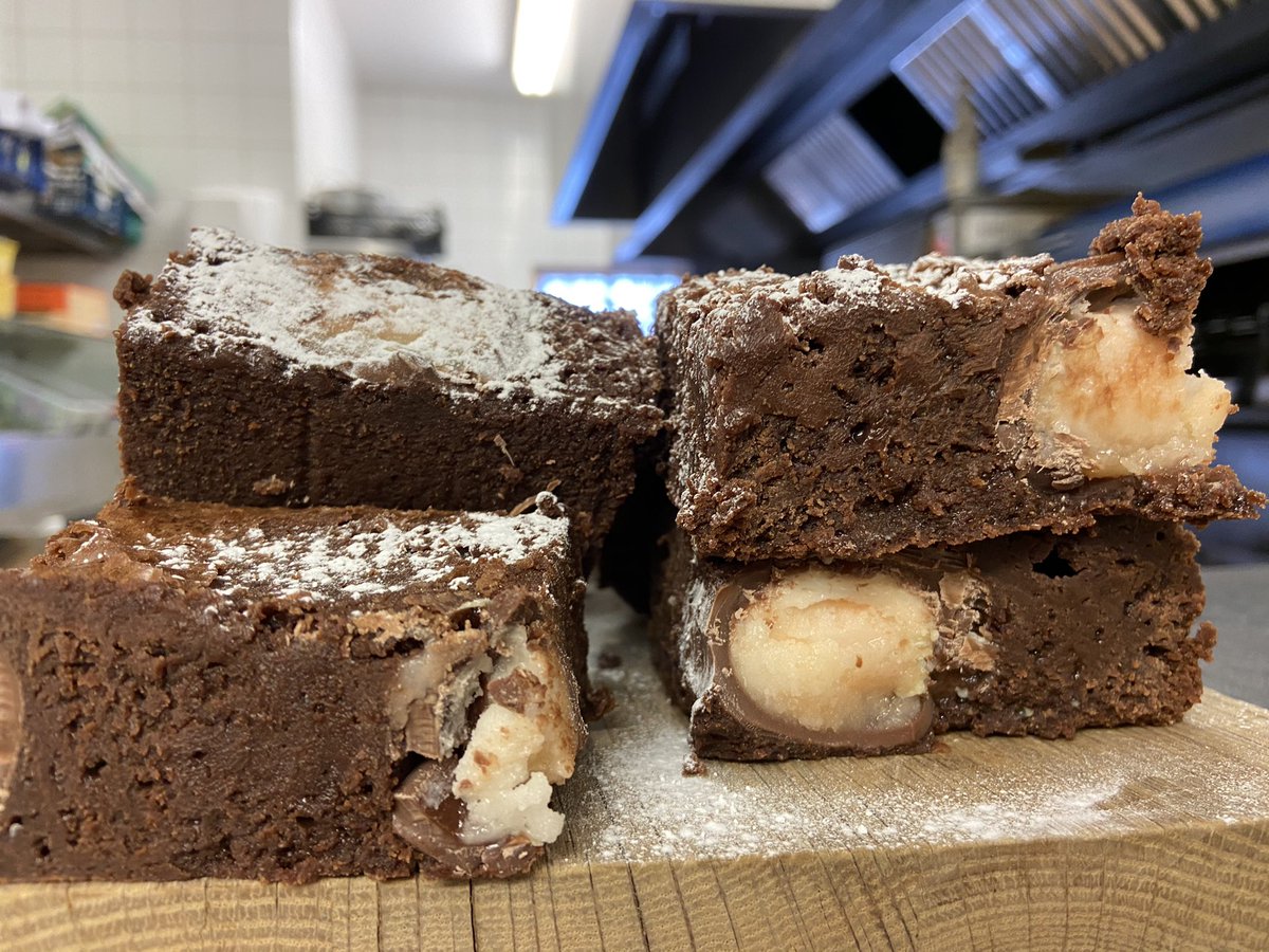 So if you didn’t get your hands on a cream egg brownie, you better be quick tomorrow 😋#creamegg #brownies #thorpeness #eastertreats