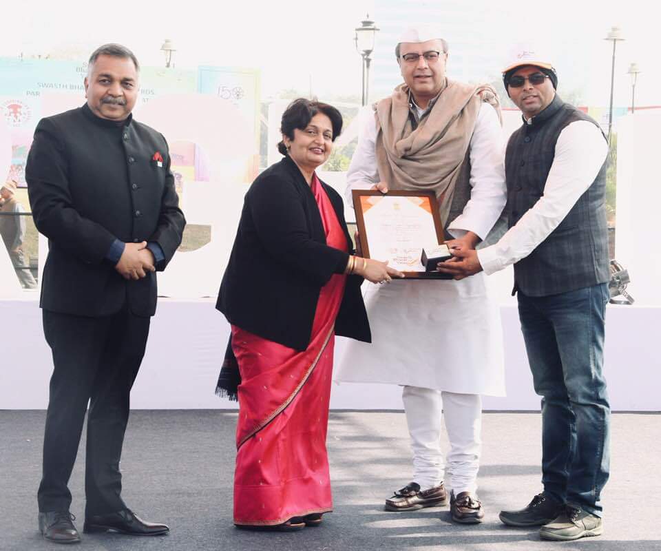 ChainCro's tweet photo. ग्राहक बोलेगा, बस अब और शोषण नहीं । 
ग्राहक बाजार का देवता था, देवता हैं और देवता रहेगा। CRO की एक पहल, उपभोक्त��ओं के साथ हो रहा शोषण के विरुद्ध एक आवाज ।
#ग्राहक_बोलेगा https://t.co/5igfppYIku