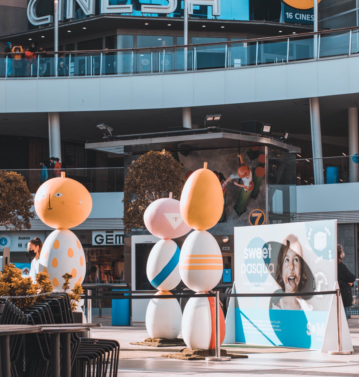 ¡Feliz Pascua! 🥚 

Un día festivo como hoy, merece una tarde como esta 🌞 ¡Ven y disfruta del sol en cualquiera de nuestras terrazas mientras te tomas un café después del shopping!

¡Os esperamos!

.
. 
#NouBarris #Pascua #Barcelona