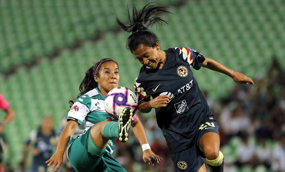 Azul8Acrema_Fem's tweet photo. Nuestro último enfrentamiento en el 🏟️ TSM fue durante el #AP2019, esa noche las derrotamos por la mínima con gol de @daniespinosa_13 🔟⚽.
#ESTOESAMÉRICA 🦅 https://t.co/pE9x1kJg4f