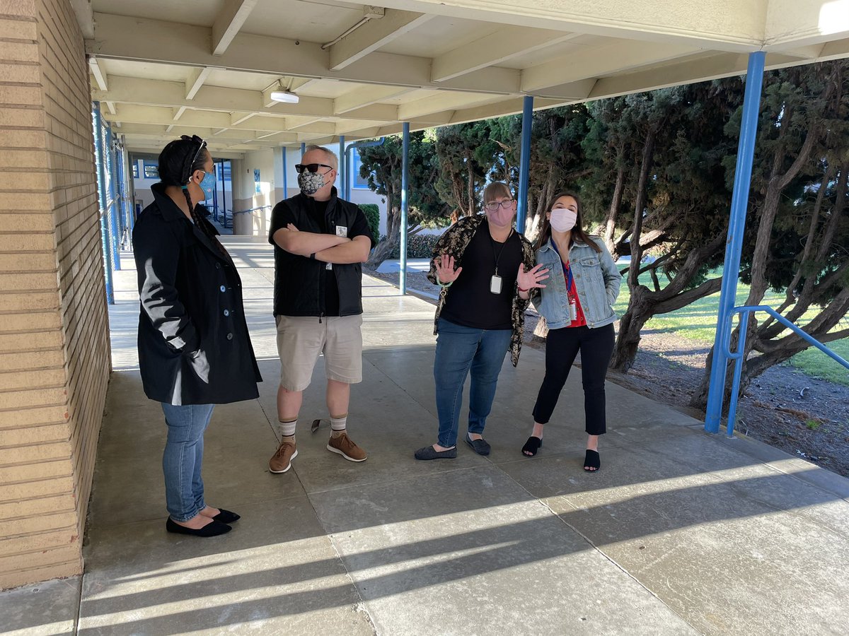 MsVillarreal21's tweet photo. Yesterday we welcomed Cohort B to the #FalconFamily campus! Thanks to our Board VP @Joyce4OUSD for joining in on the fun. 🤩 @FBalanon @EDUevolved @6thJms @OsideUSD @jeffersonms823 #BacktoSchool #middleschool #hybridmodel #Oceanside #Oside https://t.co/bucYVaxvvr