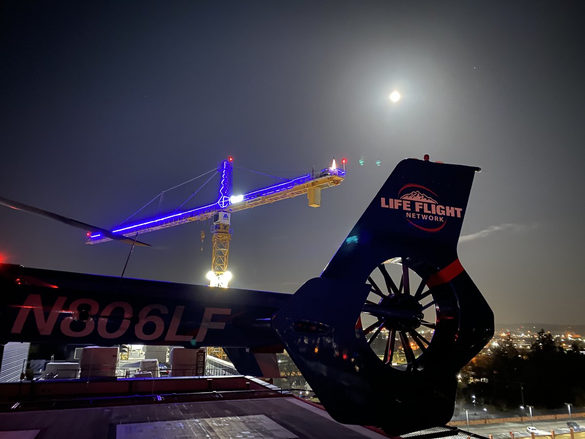 Life Flight 2 on an evening call at @SalemHospital.
Day or night, our team will be #ThereWhenYouNeedUs
Picture by team member Paul M.
#EC135 @AirbusHeli #AirMedicalCare #AirMedical #AirICU #Hospital #Partners #Community #LF2