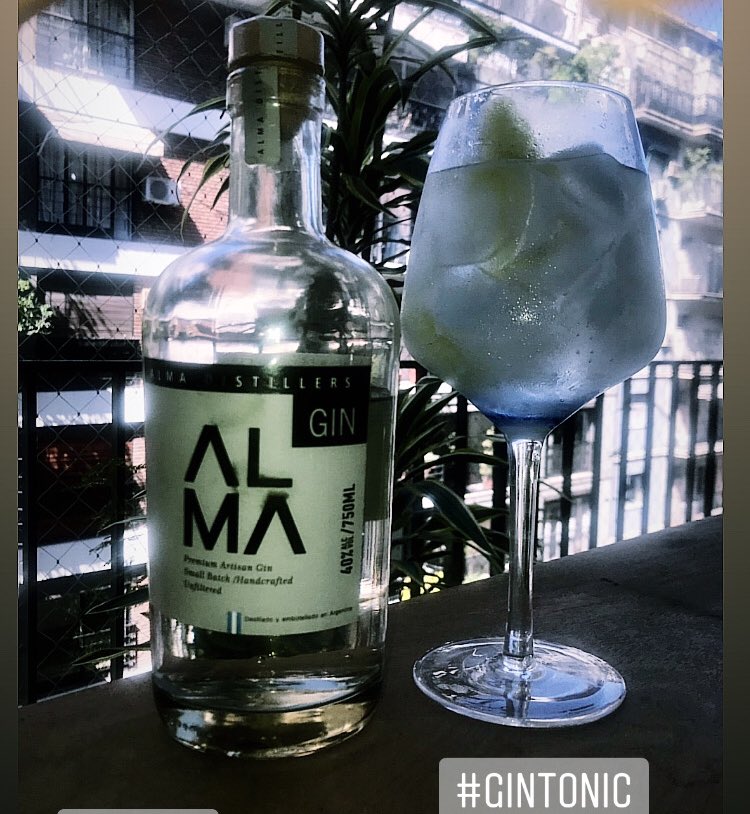 TheGinPlace_Ar's tweet photo. Para la previa del asado de mediodia, hoy Gin Tonic con Alma Gin, un reciente gin nacional que esta muy rico, en honor a nuestros soldados!
#Gin #GinTonic #AlmaGin
#GinArgentino
#MalvinasArgentinas https://t.co/SSvpY7DNER