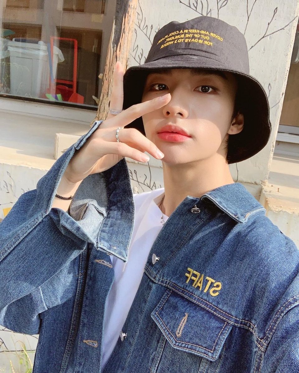 hyunjinpost's tweet photo. https://t.co/bSKMHyhzFd