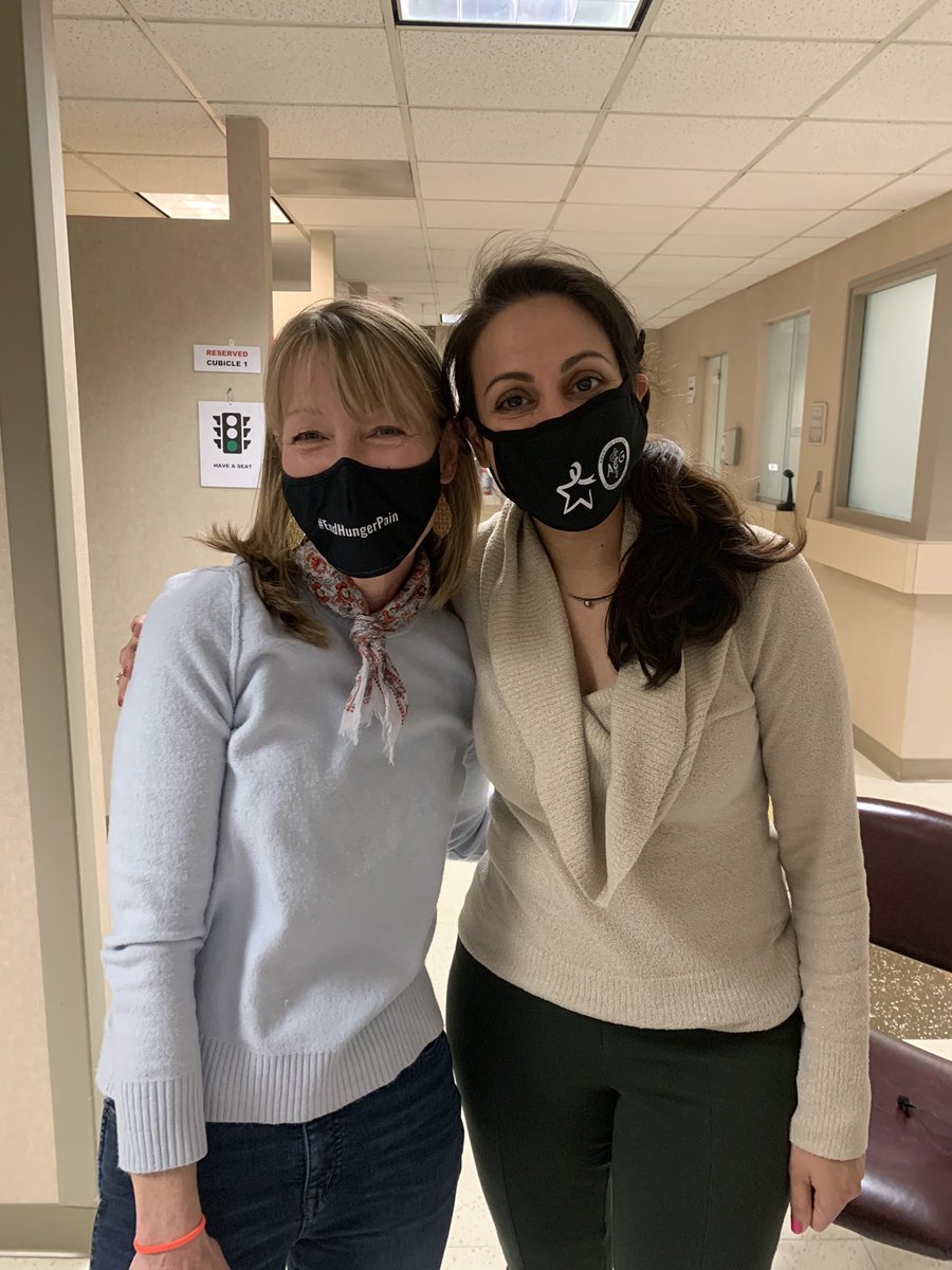 BMoshiree's tweet photo. @KateScarlata_RD in Charlotte teaching our team @AtriumHealth @kaylahopkinsrd @MackenziePA24 DRs. Jason Baker and Linsey Spence how to #endhungerpain in her East coast tour! We can all play a role @ANMSociety @AmCollegeGastro @AmerGastroAssn https://t.co/Jl1EI7CzqS
